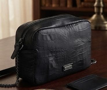 yisk sat: Ženska crossbody torbica od crne kože sa reljefnim krokodilskim — 1