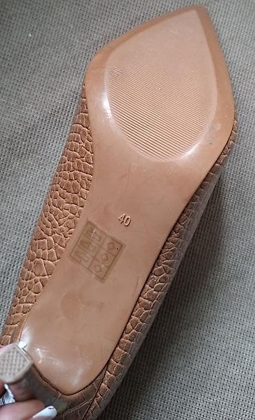 kožna suknja kombinacije: Ženske salonke Small Swan, broj 40. - Model: špic cipele na tanku — 3