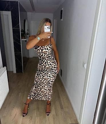Leopard haljina duga na bretele. - Izrez: pravougaoni/dekolte sa