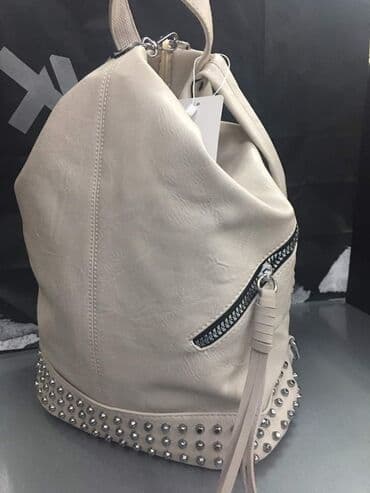 nike rančevi ženski: Zenska torba / ranac - 2700din Moderni i funcionalni Kopcanje na 2 — 2