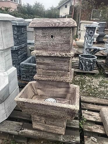 Dekorativna baštenska fontana/česma od betona sa efektom rustičnog