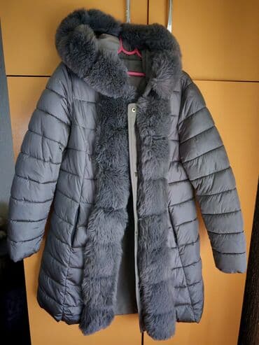 Ženska zimska jakna sa krznom – siva - Duga, prošivena jakna u sivoj na lalafo.rs Ženska zimska jakna sa krznom – siva - Duga, prošivena jakna u sivoj