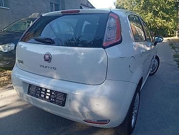 nosač za bicikle: Fiat Punto 5 vrata – bele boje Karoserija i spoljašnjost: - Hečbek sa — 4