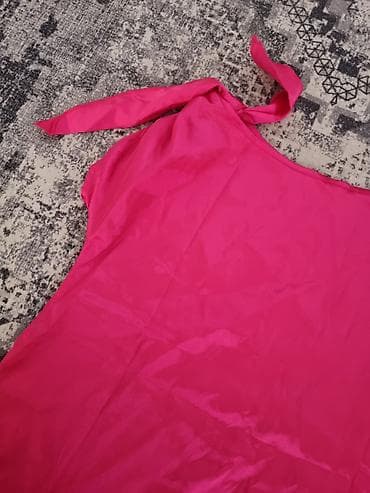 playstation bluza: Ženska asimetrična bluza bez bretele u jarko roze (fuksija) boji. - — 2