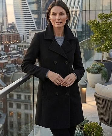 bele elegantne pantalone: Ženski kaput – klasični crni, dvoredno kopčanje - Dizajn: elegantan — 1