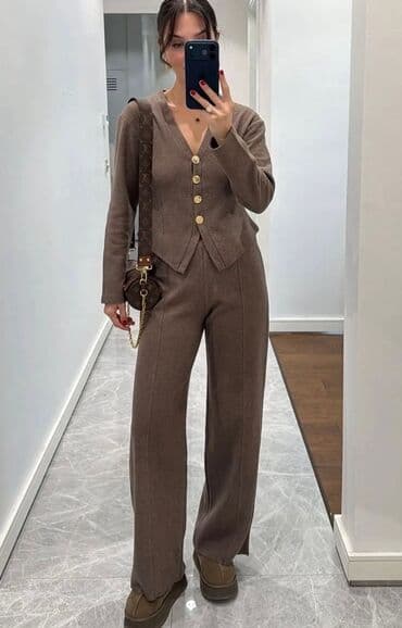 L11. Zarin model kompleta Veličine : S M L Duzina nogavice 115 cm