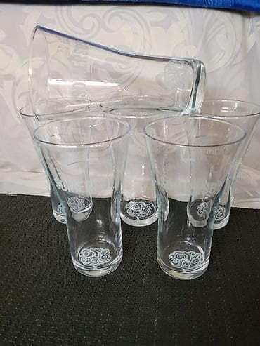 set posuda set posuda: Case nove Somersby Case sve na njima odsjaj od svetla. Komada 6 u — 6