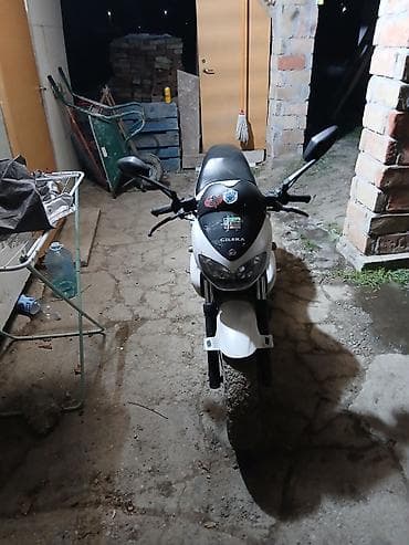 Hero: Gilera DNA – sportski skuter/motocikl - Model: Gilera DNA (bele — 4