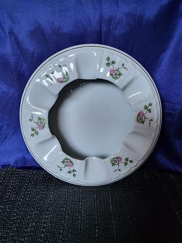Pepeljara nova 1967g+ Wloclawek porcelan Poljska. Perfektna,pozlata