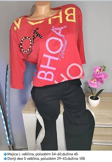 Dukserica i pantalone – komplet Gornji deo: - Majica sa širokim