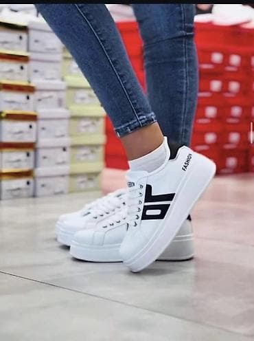 tereks patike: Ženske patike – bele platforme sa crnim detaljima - Dizajn: čiste — 1