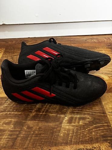 Kopačke Adidas br 37 gaziste 235 mm su u odlicnom stanju sa sitnim