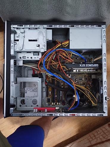 Kompjuterski delovi za PC: - Procesor: Intel Core 2 Quad Q8200 (Quad-Core, 2.33 GHz, 4MB L2 — 2