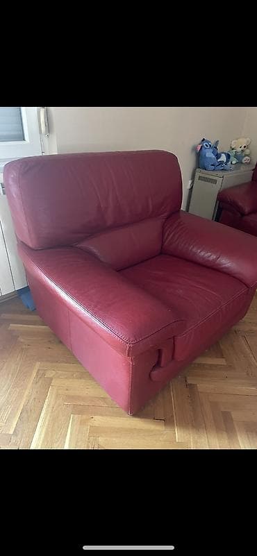 polovne garniture kraljevo: Kožna garnitura – bordo/crvena boja Polovna, Cena: 600€ Kontakt — 4