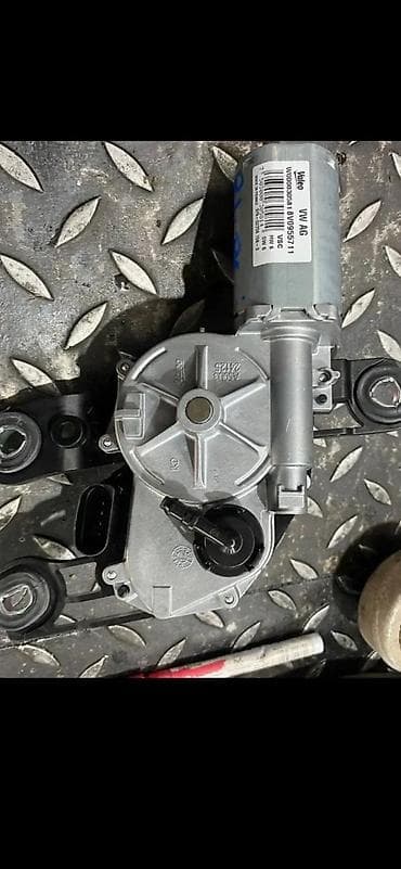 y5 2016: AUDI A3 2026 MOTOR ZADNJEG BRISACA 8V0955711 | Audi vw delovi zemun — 2
