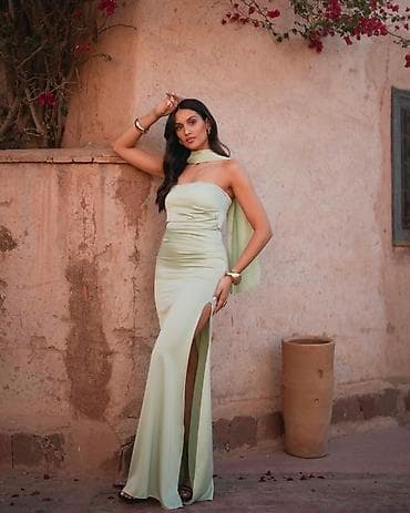 slike satova: ✨Elegantna večernja haljina – duga, bez bretela, sa visokim šlicem i — 3