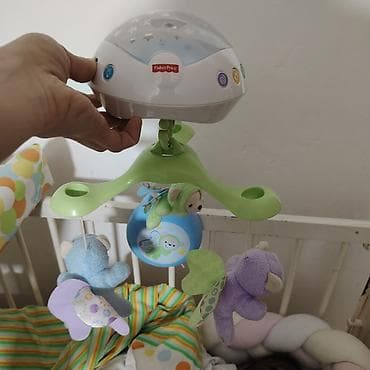 tenk igracka za decu: Vrteška za krevetac Fisher Price Ima tri različite melodije, projektor — 1