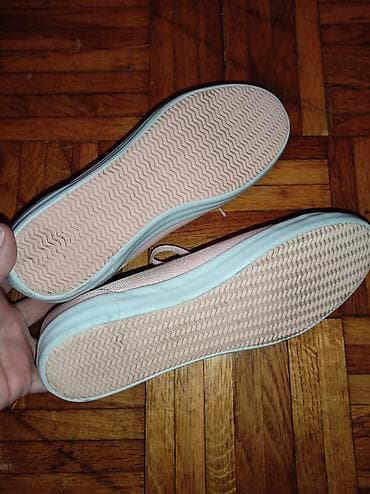 patike najk: Prodajem original Lacoste ženske patike u nežno roze boji, u veličini — 7