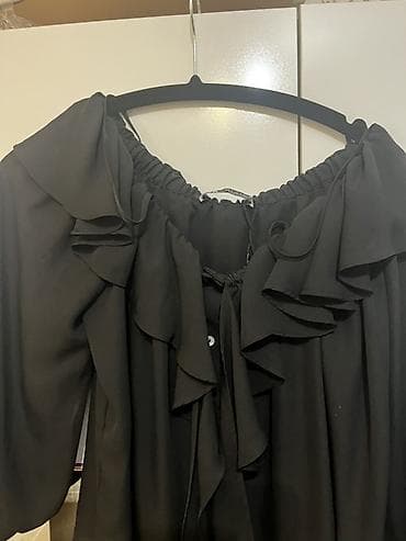 luna tunike: ZARA crna bluza sa volanima - Brend: ZARA - Veličina: S (EUR S / USA — 1