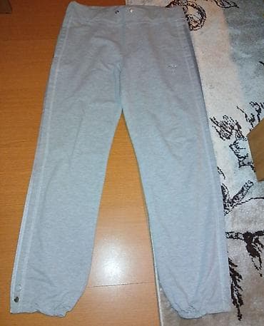 дечија игра 3: Ženske trenerke i haljina – set različitih komada 1) Crne sportske — 3