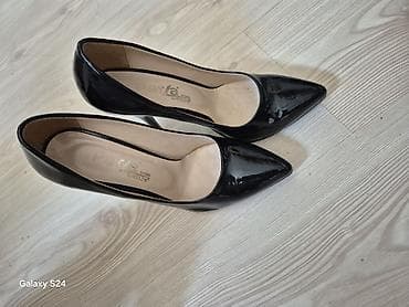 Crne lakovane salonke – Perla Shoes - Model: klasične salonke sa
