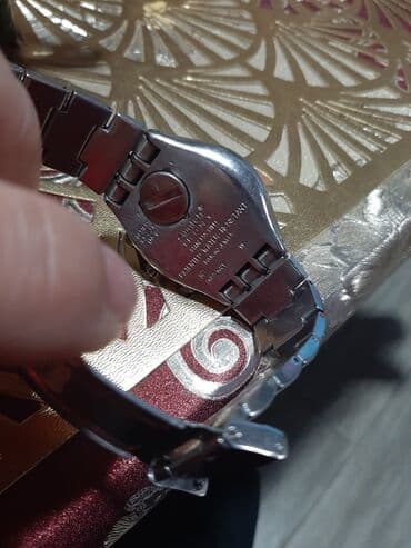 Jewellery: Swotch ispravan sat sat je original sviss made ima jednu linijicu sa — 7