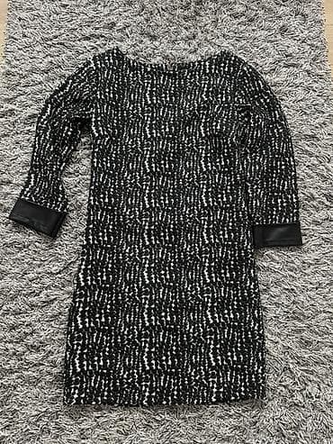 Haljina sa rajfeslusom pozadi na lalafo.rs Haljina sa rajfeslusom pozadi