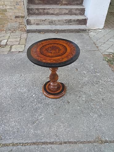 polovan nameštaj valjevo: Stilski stolić. Prelep drveni stilski stolić, očuvan, jedino sto je — 1