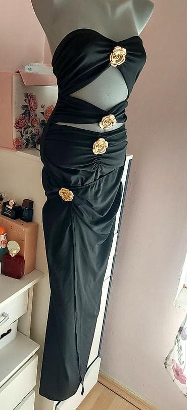 lujo torbice: Crna elegantna haljina s ukrasnim zlatnim ružama - Model: duga — 3