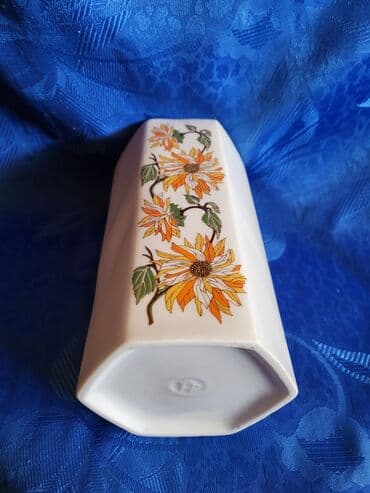 auto karta srbije i crne gore: Vaza nova Zajecar porcelan 70te. Visina. 17,5cm — 9