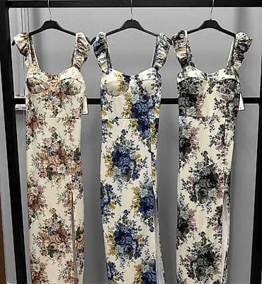 slike haljina: Haljina duga sa cvetnim printom i prorezom sa slicem. - Dekolte — 4