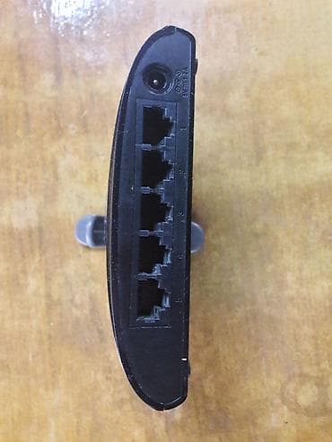 Computers, Laptops & Tablets: Switch D-Link DES-1005D Model	DES 1005D Proizvodac	D LINK Broj — 3