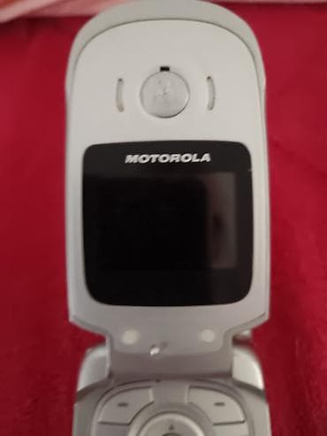 prodajem telefon: Motorola preklopni mobilni telefon (klap) – srebrna boja - — 5