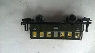 sumnjivo lice serija: Maerklin putnicki vagon HO, limeni, fali krov — 1