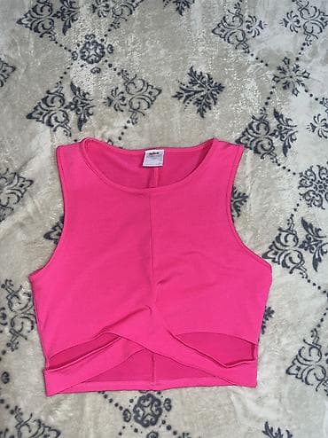 Women's T-shirts and tops: Top majica jako Lepa letnja nošena ali kao nova❤️ — 1