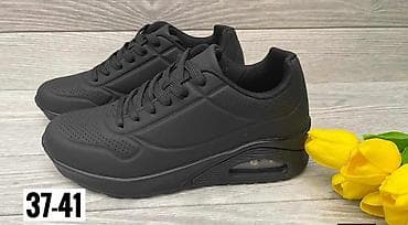 Ženske patike – dva modela 1) Crne sportske patike - Potpuno crna