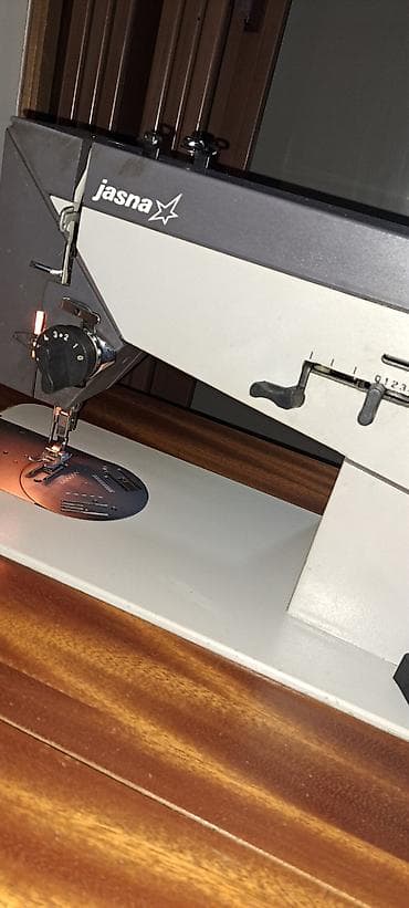 Prodajem BAGAT mašinu za šivenje model Jasna. Mašina je ispravna i u — 8