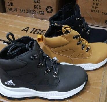 Dečiji model sa krznom kolekcija jesen zima Brojevi od 31 do 36 za na lalafo.rs Dečiji model sa krznom kolekcija jesen zima Brojevi od 31 do 36 za