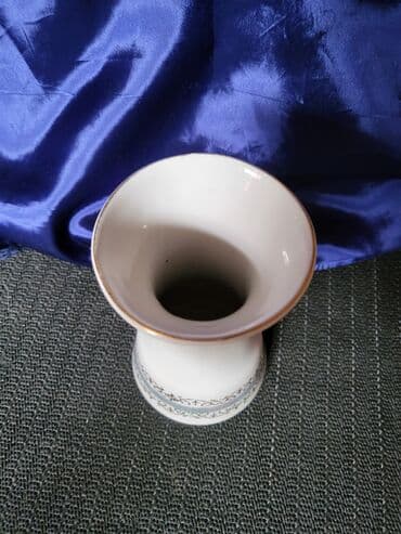 Značke, ordenje i medalje: Vaza nova Titov Veles porcelan 70te. Vaza nova,par tackica fabricki — 3