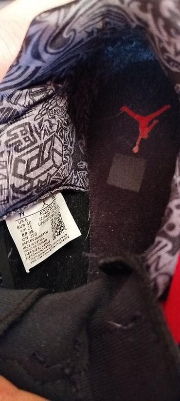 patike sa platformom: Model: Air Jordan (hightop patike) Opis: - Kožne i antilop gornjište — 1