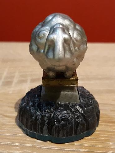 Skylanders Platinum Sheep iz serije Swap Force. Potpuno ocuvan i