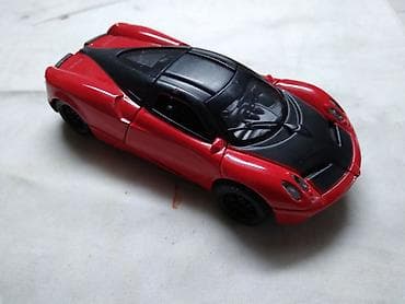 Autic sportski oko 1:43(11,5 cm.) Made in China,otvaraju se