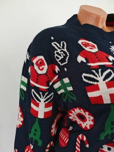 torbe mona: Novogodišnji džemper Veličina L Za sve informacije i porudžbine DM 🛍 — 2