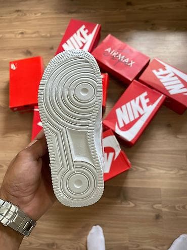 nike patike air max plus: 27-30 br
2300 dinara
mn — 1