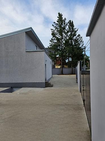 stanovi batajnica izdavanje: IZDAJEM ILI PRODAJEM POSLOVNI PROSTOR 250m2 i 4 ari placa. Objekat — 3