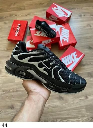 patike john richardo: Patike.Lager.Dostupni brojevi su ispod slike.Cena 3700 din — 6