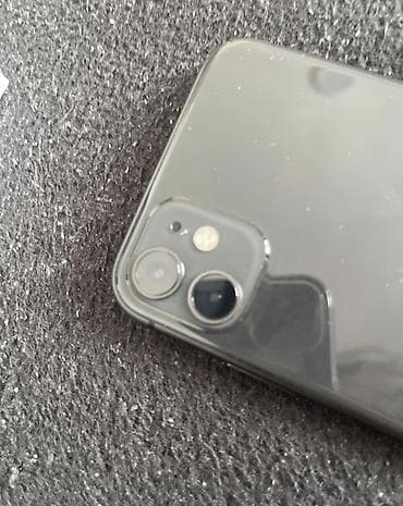 torba za laptop carpisa: Apple iPhone 11 u crnoj boji, sa originalnom kutijom. Telefon ima — 6