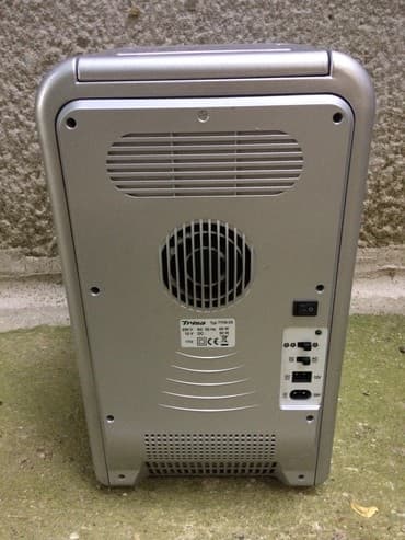 auto kamp prikolice: Frescolina 1 mini frizider 12/220 v Odlican mini frizider — 7