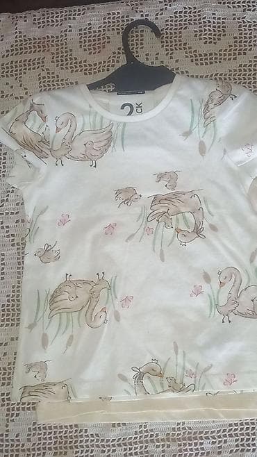 paket odece m: Dve majce 400din — 6