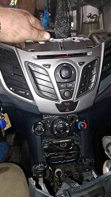 CD RADIO ZA FORD FIESTA | FORD velika ponuda delova Na prodaju